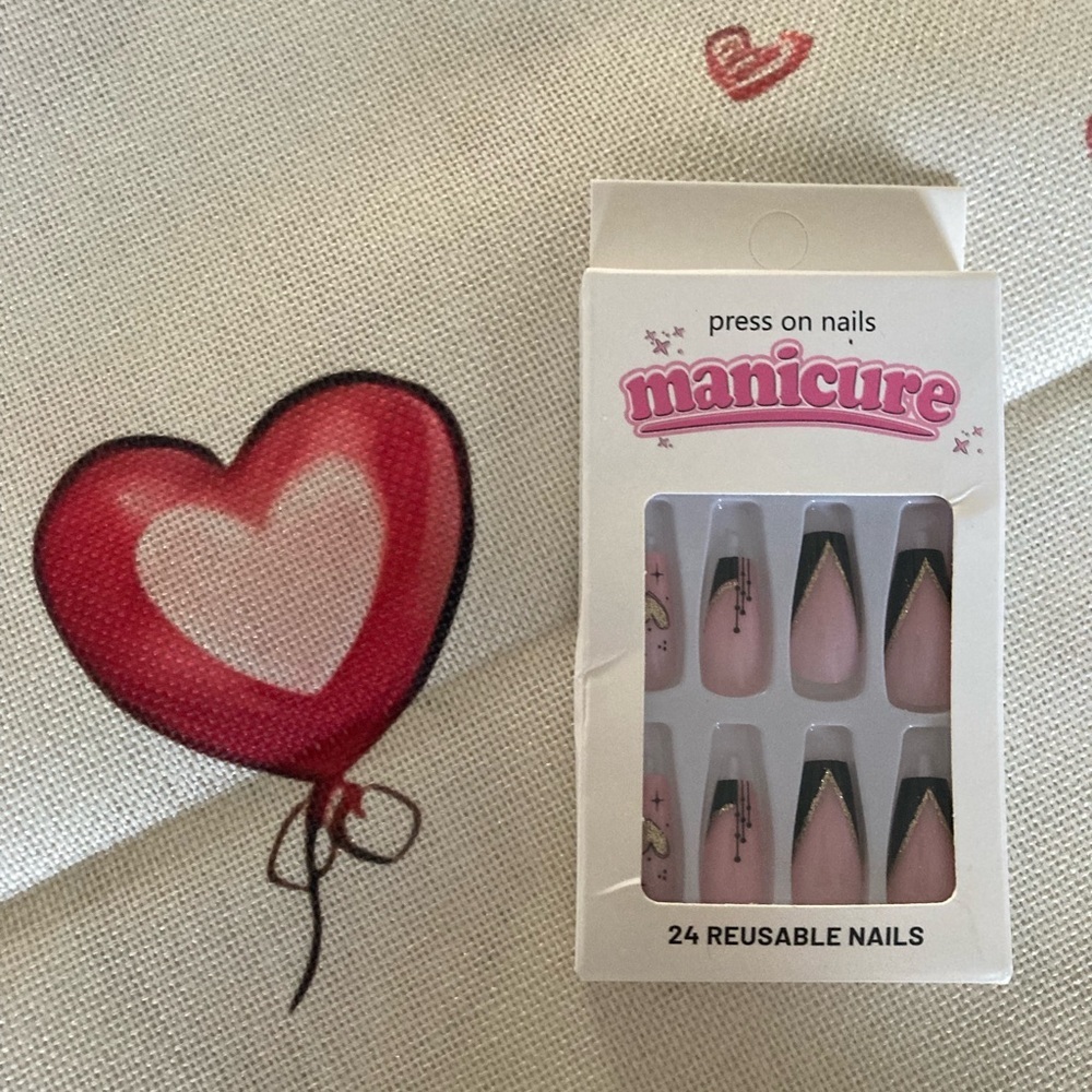 โค๏ธ 24pcs reusable short square press on nails with hearts ๐ - Picture 5 of 5